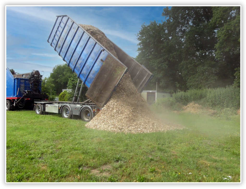 Hier worden de houtsnippers gestort